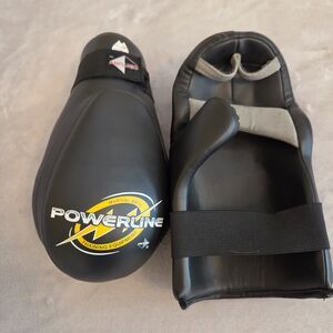 Powerline Martial Arts Training Equipment Adult MED/LG Mitts Sparring MMA